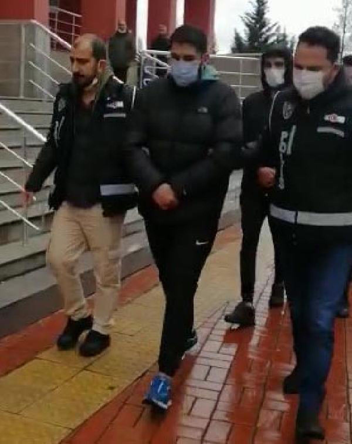 ECZANELERDEN SATMAK AMACIYLA 'KANSER' HASTALARININ İLAÇLARINI ALAN 3 KİŞİ TUTUKLANDI