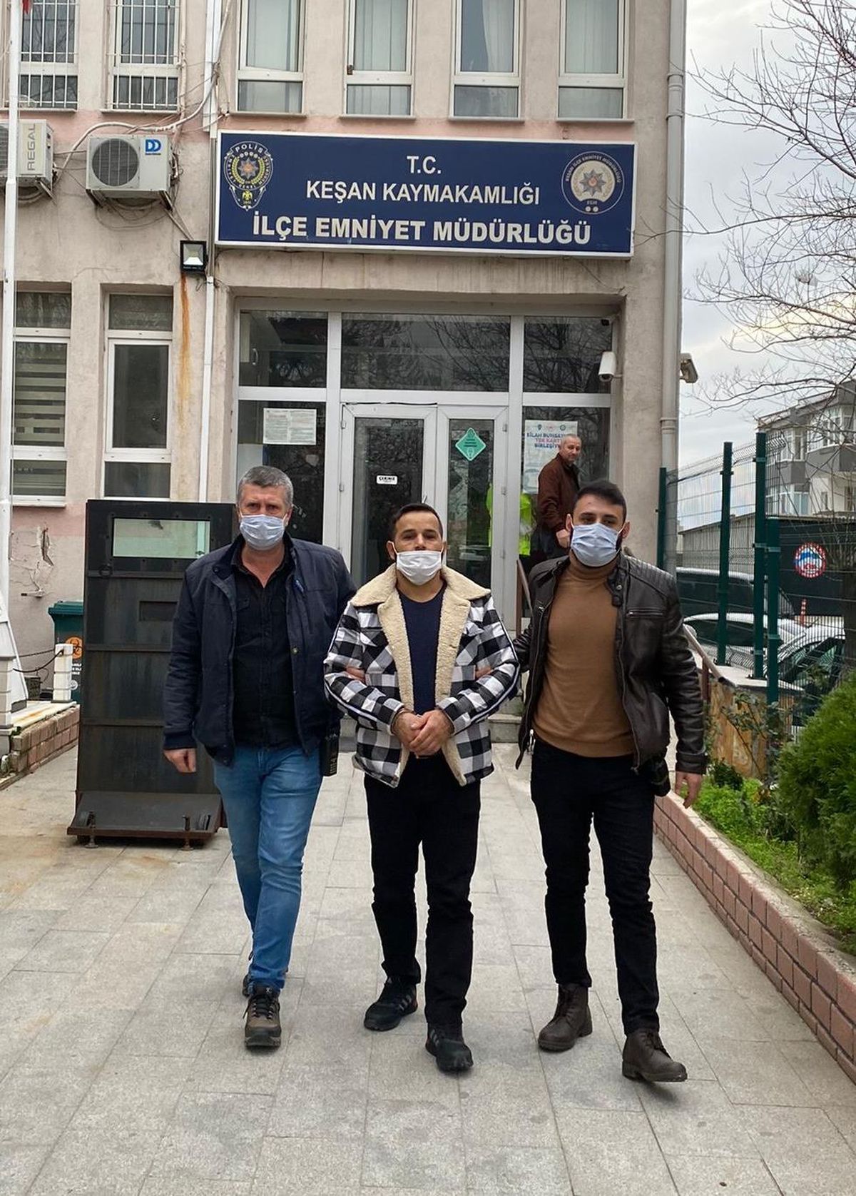 Edirne\'deki asayiş ve trafik uygulamasında yakalanan 2 şüpheli tutuklandı
