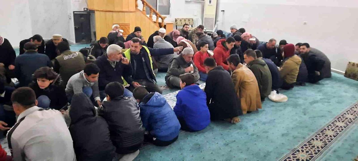Elbab\'taki bin 200 aileye yemek, 650 çocuğa da kıyafet desteği