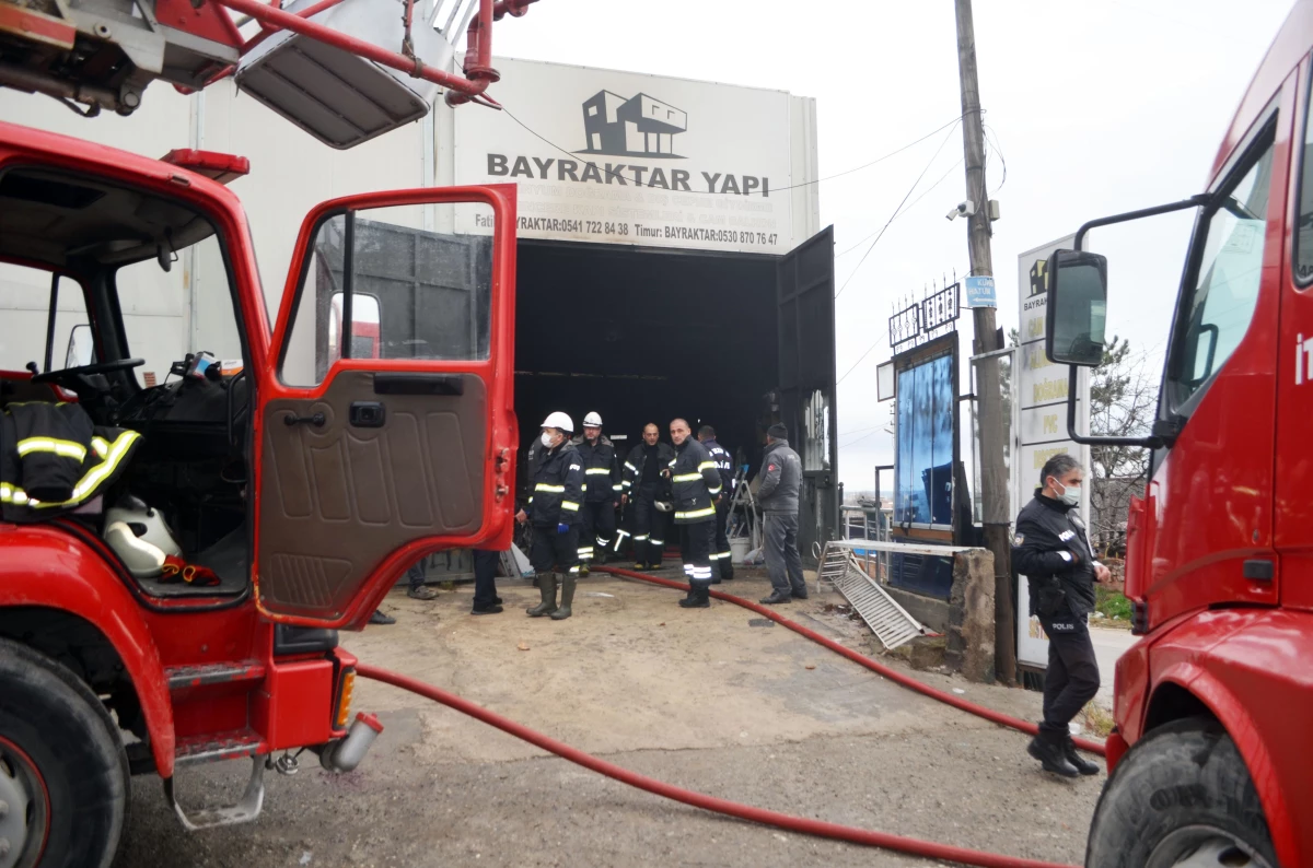 Elektrikli ısıtıcının alev alması sonucu iş yerinde çıkan yangın hasara yol açtı