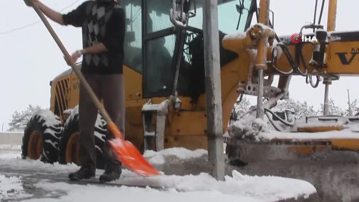 Erzincan'ın yüksek kesimlerinde kar yağışı