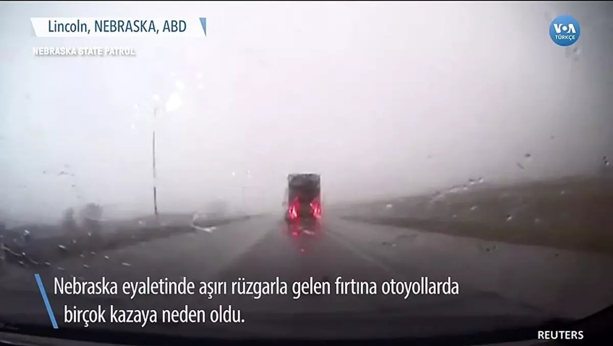 Fırtına TIR'ı Devirdi