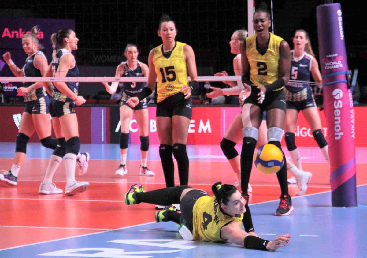 FIVB Kadınlar Dünya Kulüpler Şampiyonası: Prosecco Doc Imoco: 3 Dentil Praia Clube: 0
