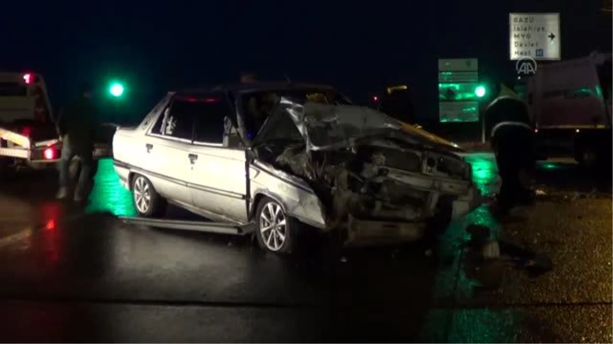 GAZİANTEP - Tıra çarpan otomobildeki 5 kişi yaralandı