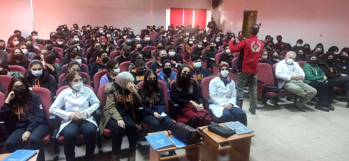 Gençlere polis tarafından eğitim
