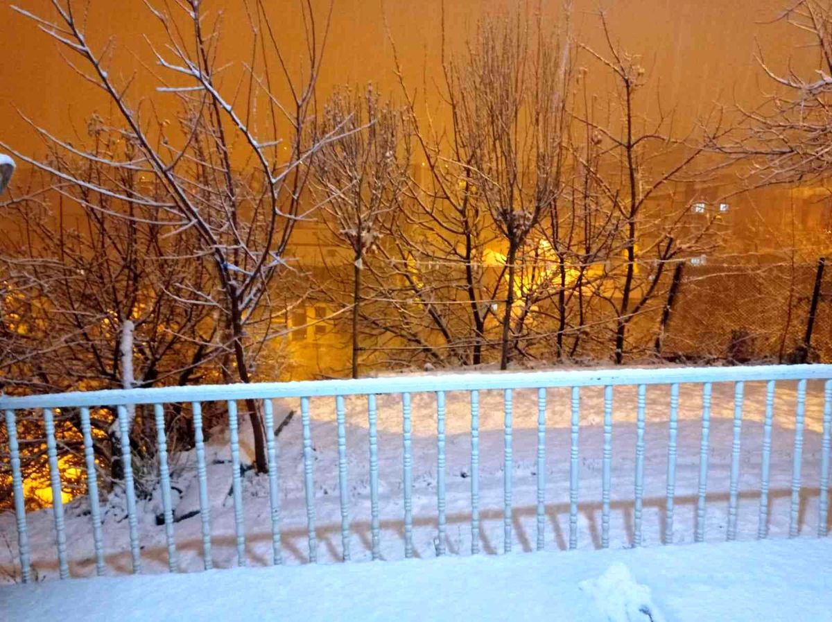 Hakkari\'de kar yağışı etkili olmaya başladı