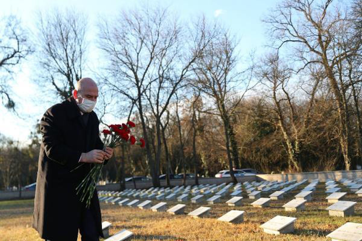 Son dakika haberi! İçişleri Bakanı Soylu, Macaristan\'da Türk Şehitliği\'ni ziyaret etti