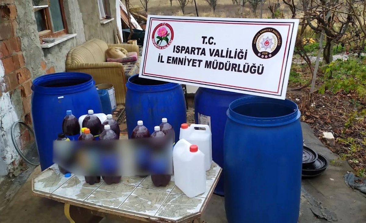 Son dakika haber | Isparta\'da merdiven altı sahte içki operasyonu
