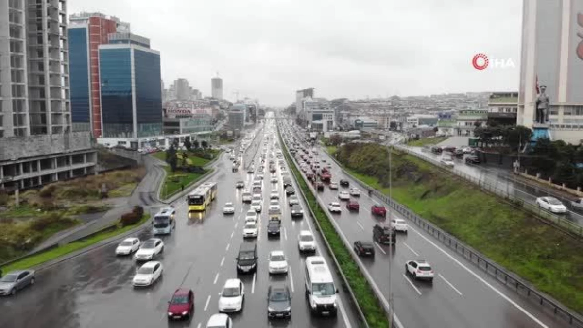 İstanbul\'da son iş gününde trafik yoğunluğu yüzde 70\'i buldu