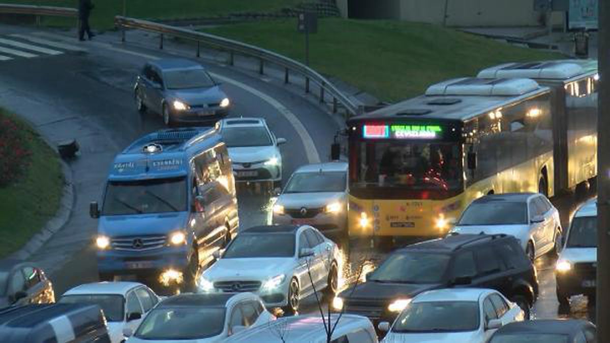 İstanbul\'da trafik yoğunluğu yüzde 80\'e ulaştı