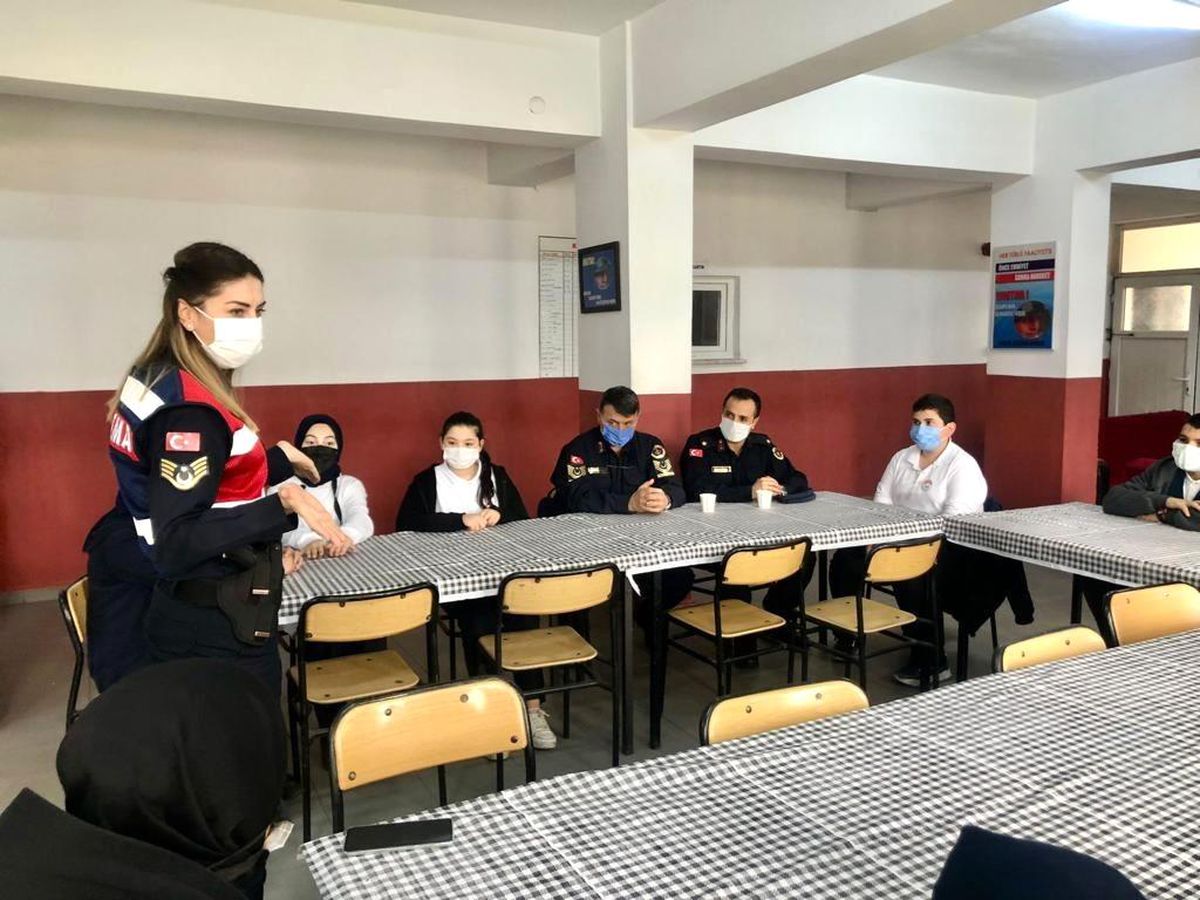 Son dakika haberi... Jandarma ortaokul öğrencilerini misafir etti