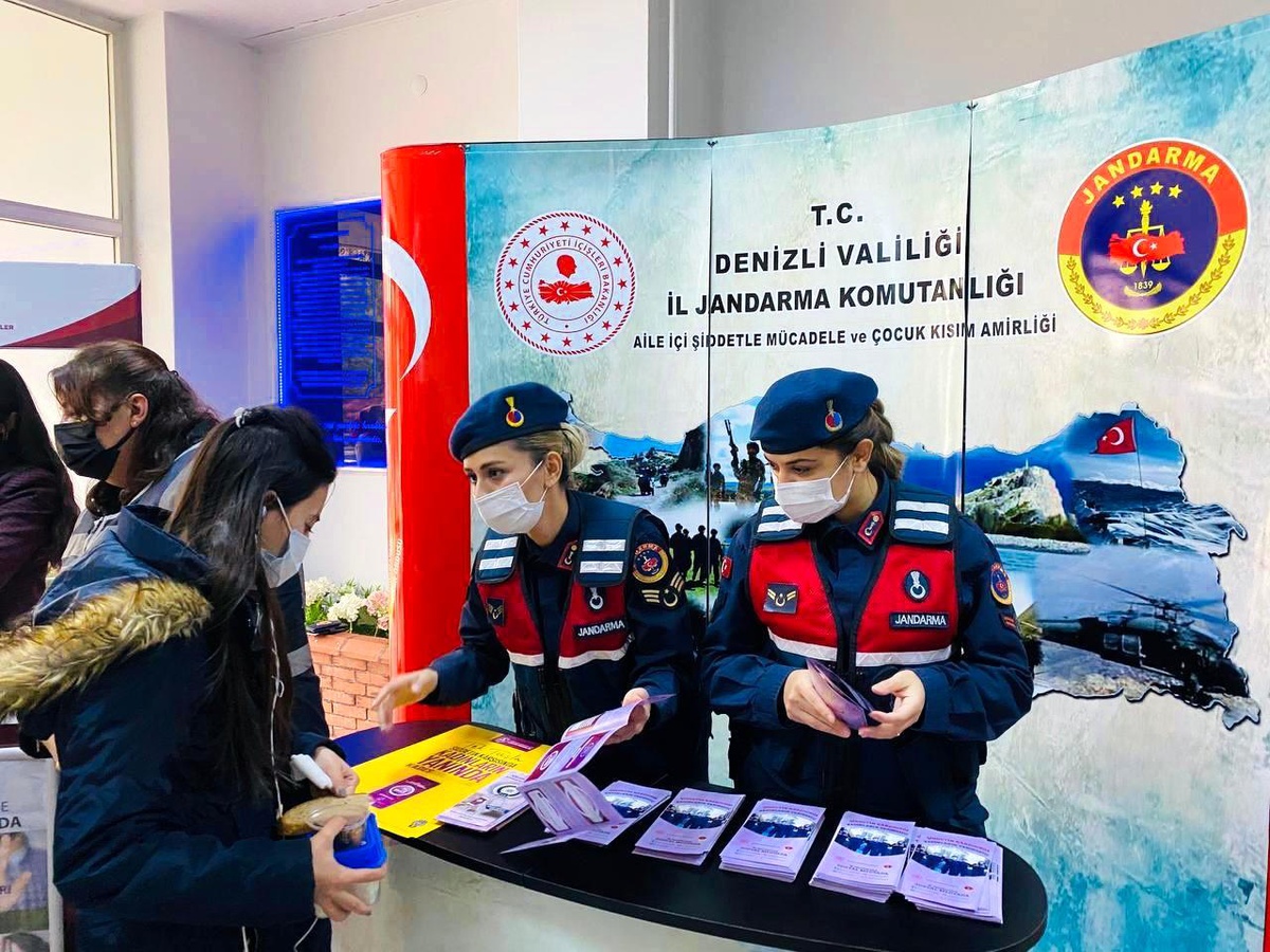 KADES uygulaması yurttaki öğrencilere tanıtıldı