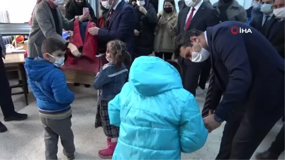 UEDAŞ "Kardeşim Üşümesin Projesi" ile bugüne kadar binlerce öğrenciyi giydirdi