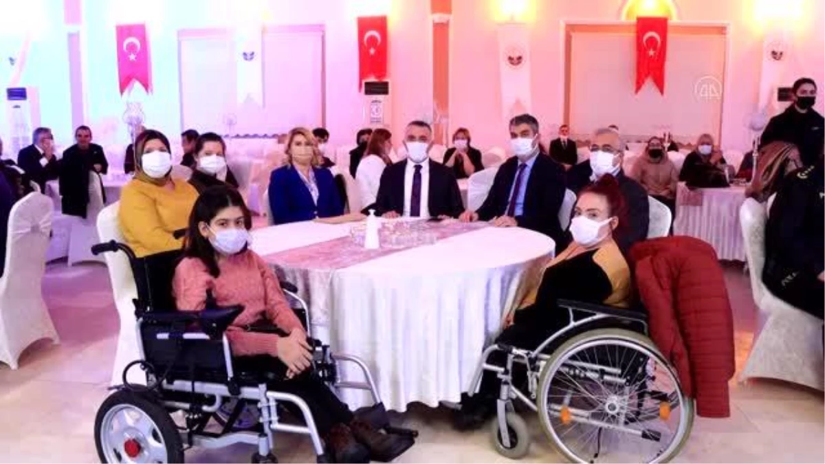 KIRKLARELİ - Şarkıcı Metin Şentürk, engellilere moral için konser verdi