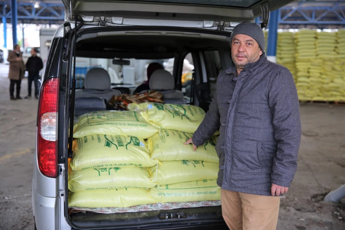 Kocaeli Büyükşehir\'in gübre desteği çiftçilerin yüzünü güldürüyor