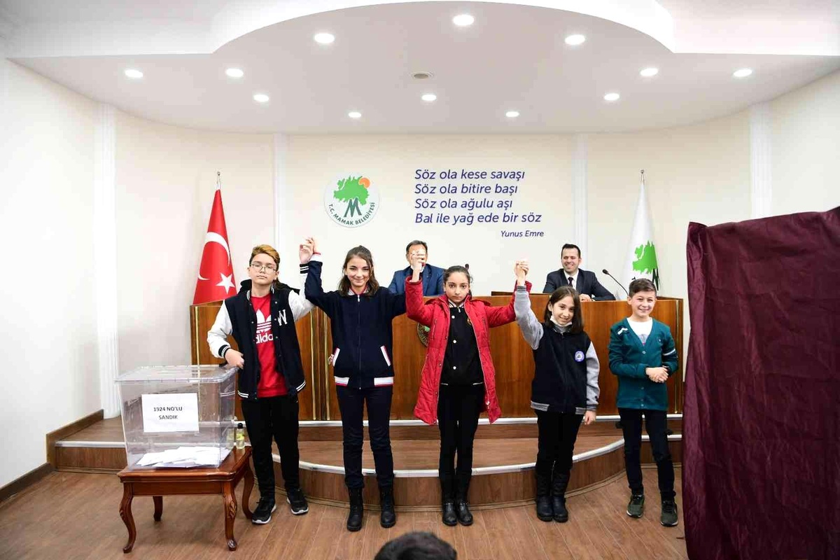 Mamak\'taki Çocuk ve Gençlik Meclisi\'nde seçim heyecanı yaşandı