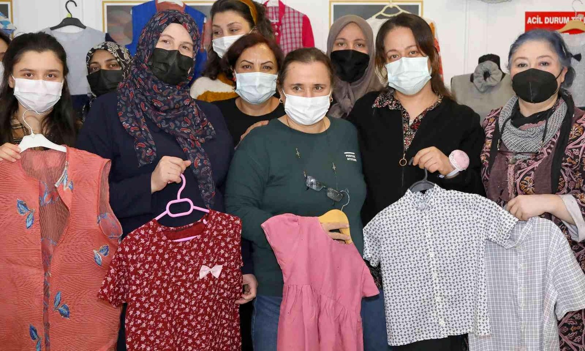 Son dakika haber... Meslek öğrenen kadınlardan kimsesiz çocuklara yılbaşı hediyesi