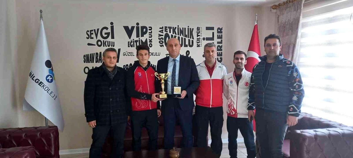 Öztürk\'ten Akal\'a kutlama