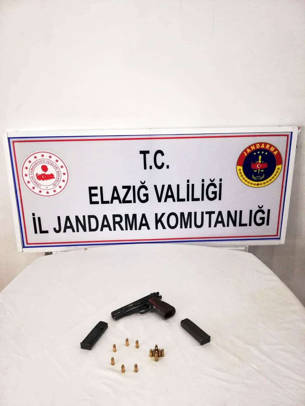 Ruhsatsız silah satan şüpheli yakalandı