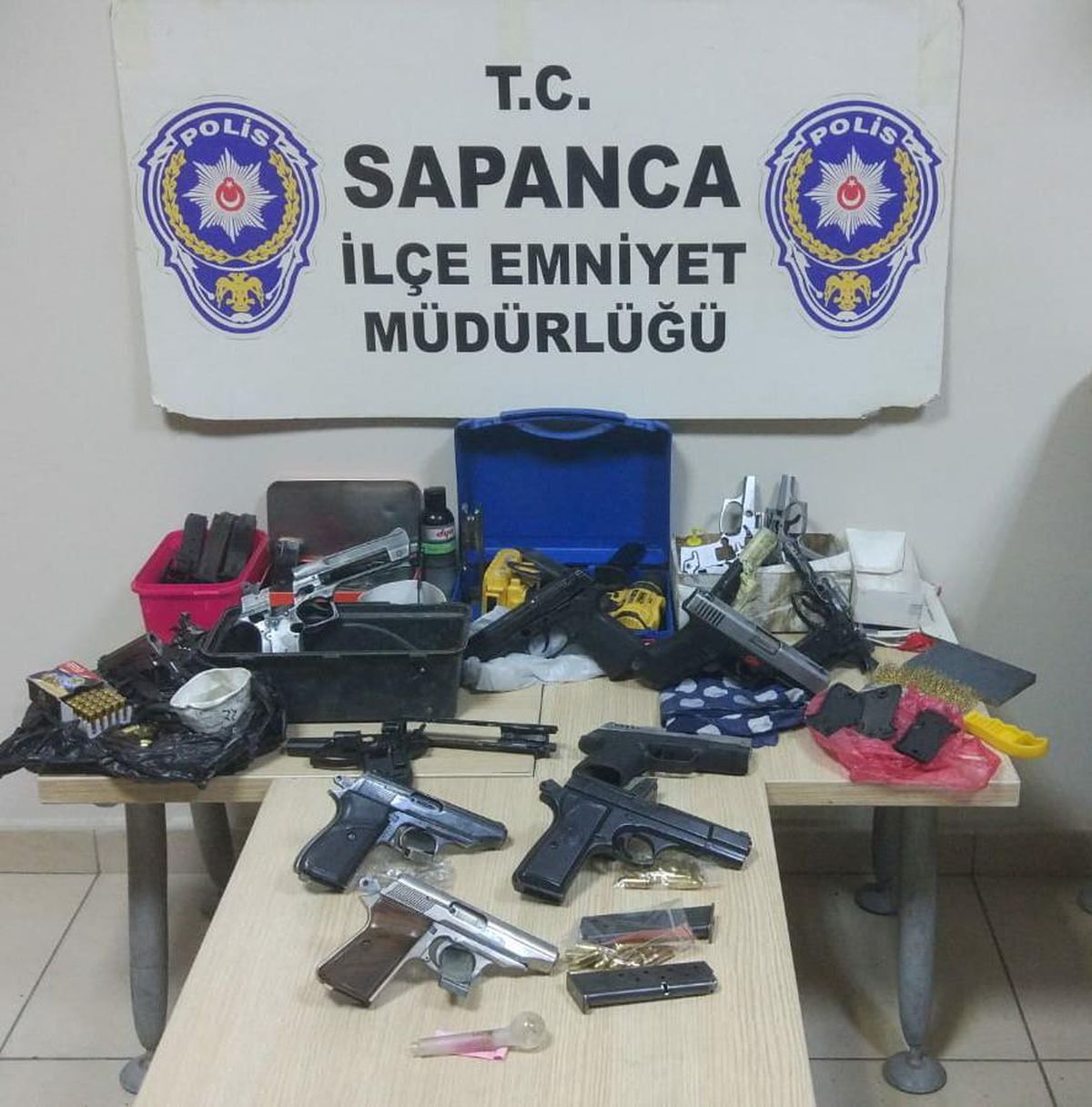Son dakika haberleri... Sakarya\'da ruhsatsız silah operasyonunda 5 şüpheli yakalandı