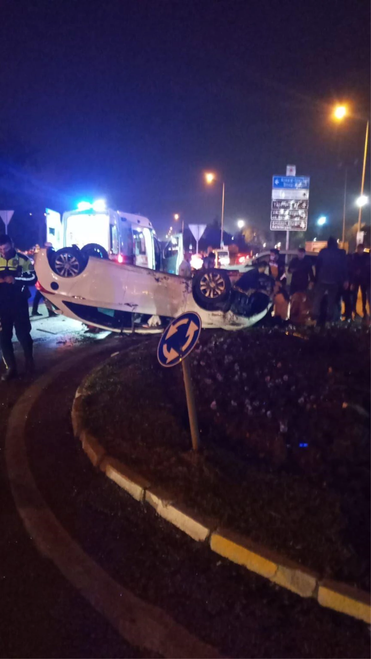 Samsun\'da devrilen otomobildeki 5 kişi yaralandı