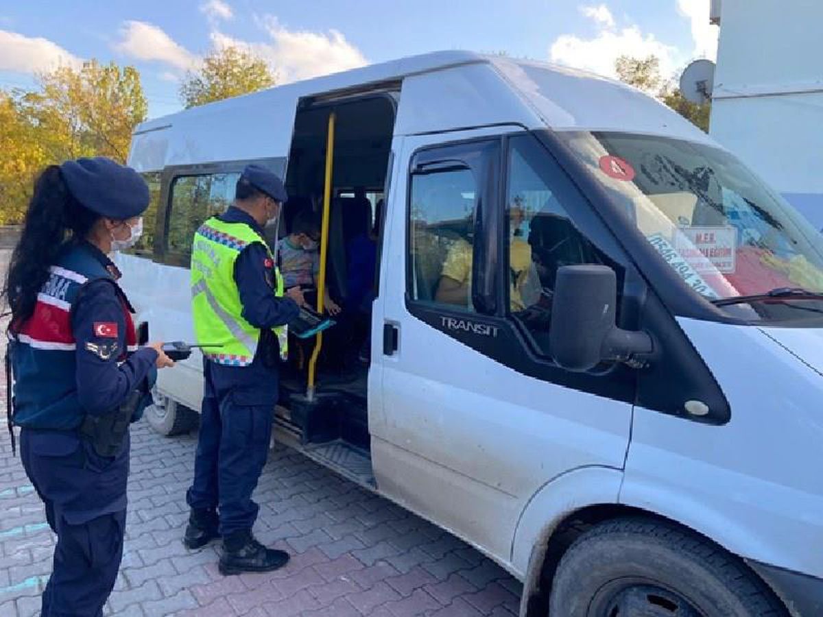 Samsun\'da okul çevrelerindeki denetimlerde aranan 32 şüpheli yakalandı