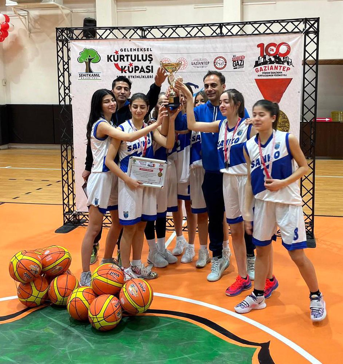 SANKO Okulları Genç Kızlar Basketbol Takımı İl Birincisi Oldu