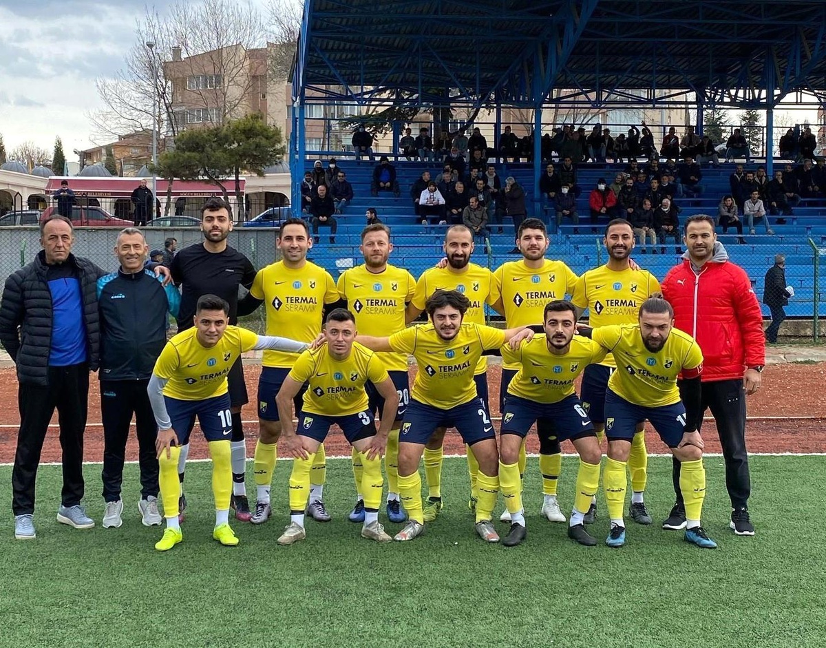 Söğütspor sezonun ilk yarısında 9\'da 9 yaparak zirvede yer aldı