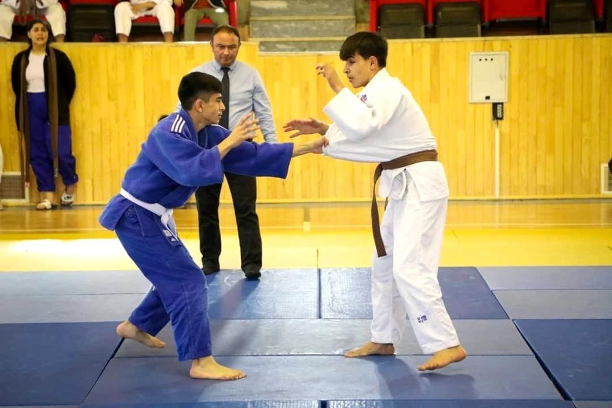 Sporcular madalya ile ödüllendirildi