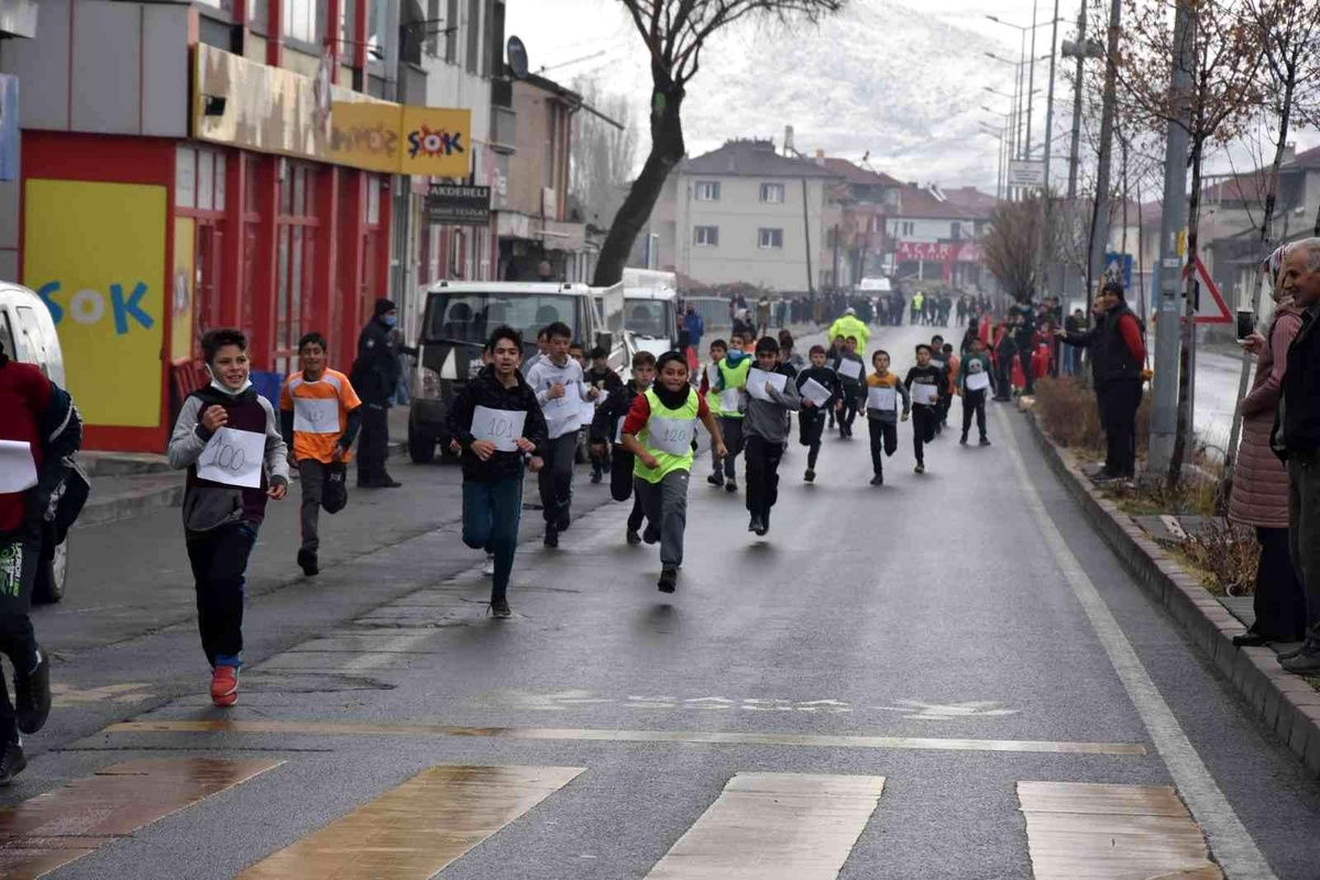 Tomarza\'da Atatürk Koşusu düzenlendi