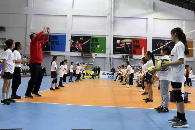 TVF Şırnak'ta Fabrika Voleybol Okulu açtı