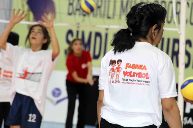 TVF Şırnak'ta Fabrika Voleybol Okulu açtı