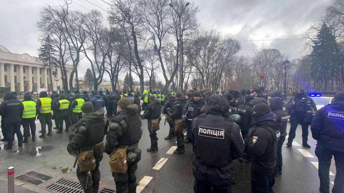 Ukrayna\'da karantina karşıtlarından protesto