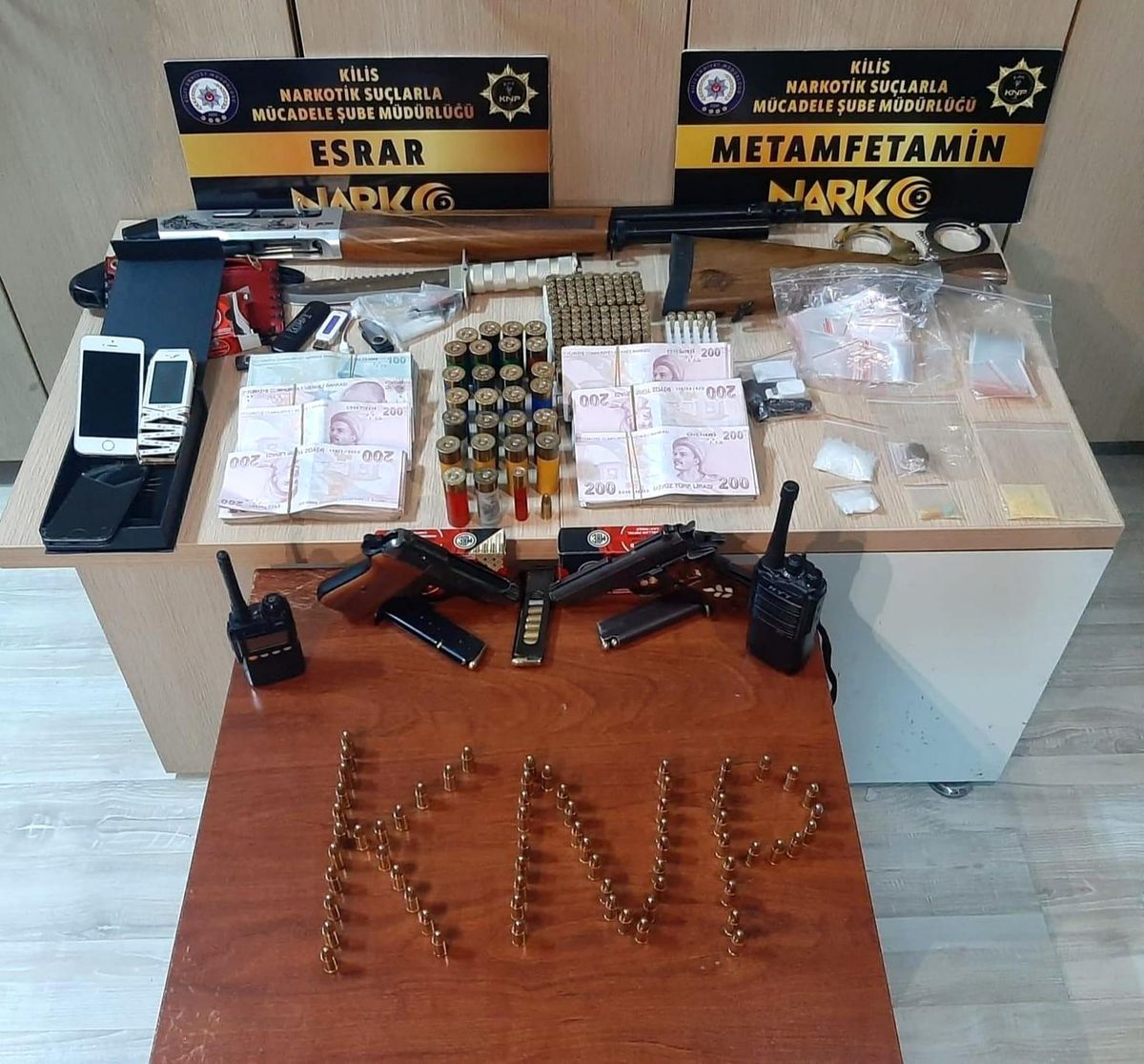 Uyuşturucu baskınında 92 bin TL para ele geçirildi