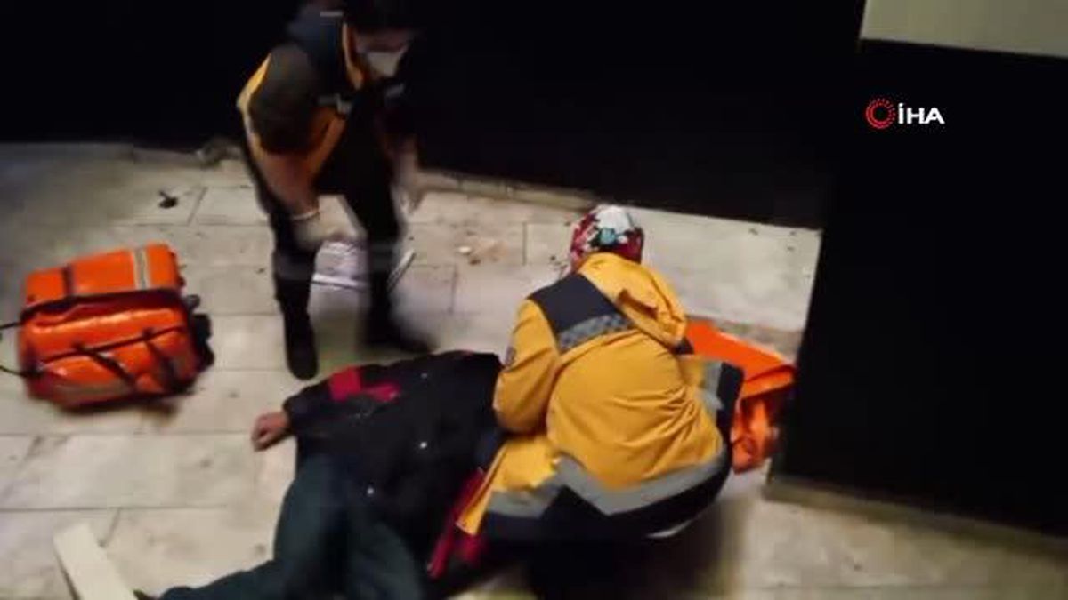 Son dakika... Yerde hareketsiz şekilde yatan şahıs kaldırıldığı hastanede hayatını kaybetti
