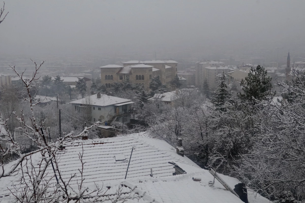 Yozgat, Kırıkkale ve Kırşehir\'de kar yağışı