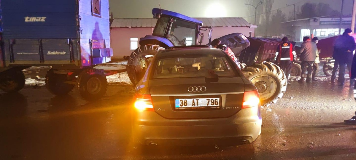 Ağrı\'da zincirleme trafik kazasında bir kişi öldü, 3 kişi yaralandı