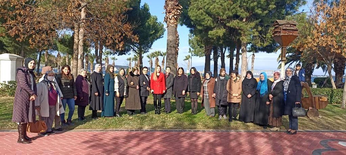 AK Kadınlar Aliağa\'nın kadın muhtarlarıyla buluştu