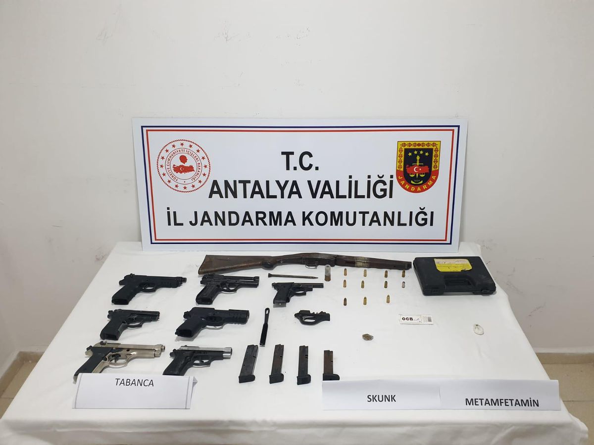 Son dakika! Antalya\'da silah kaçakçılığı operasyonunda bir şüpheli yakalandı