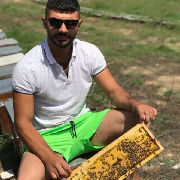23 yaşındaki arıcı genç, ağzı burnu ve kulaklarından kan gelmiş olarak bulundu