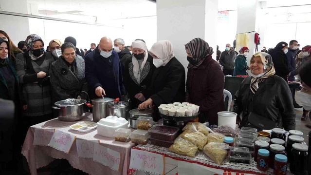 Bu pazarda kadınlar ürettiklerini satıyor