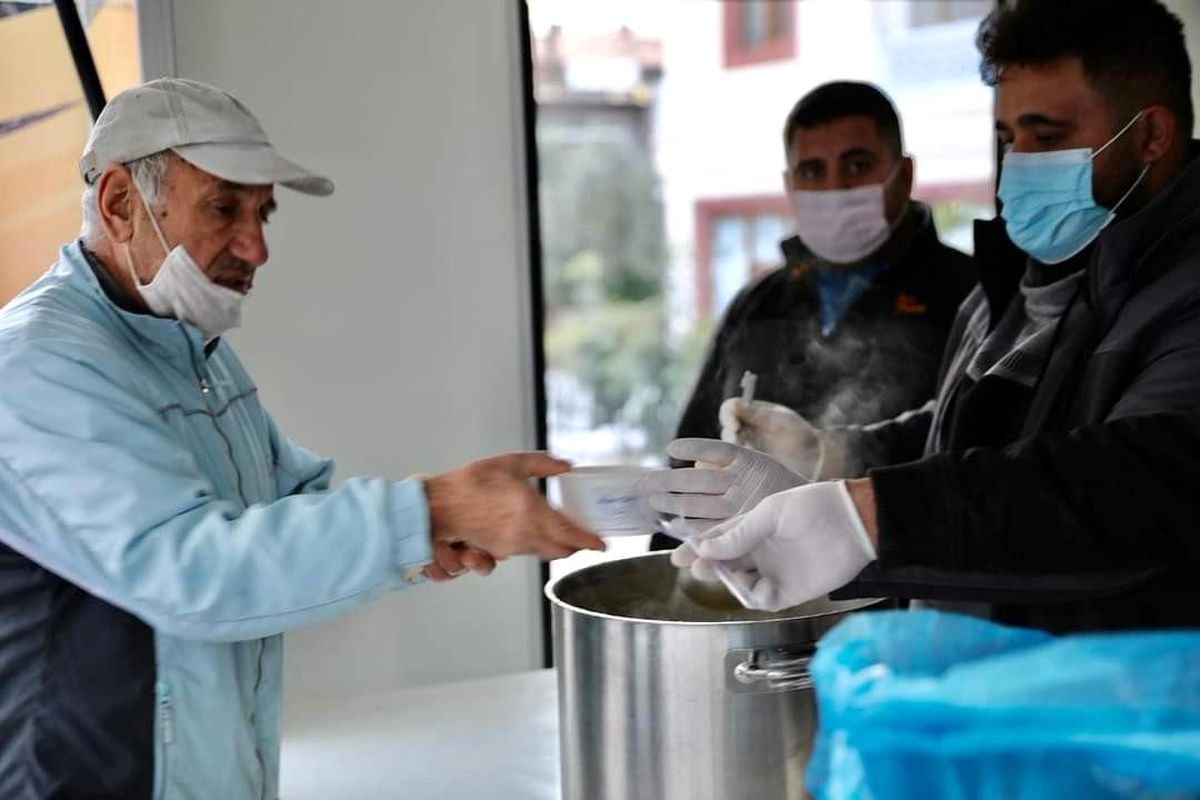 Didim Belediyesi\'nden vatandaşlara sıcak çorba ikramı