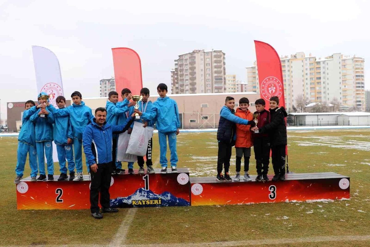 Heyet-i Temsiliye Atletizm Yarışlarının ilk gün müsabakaları sona erdi