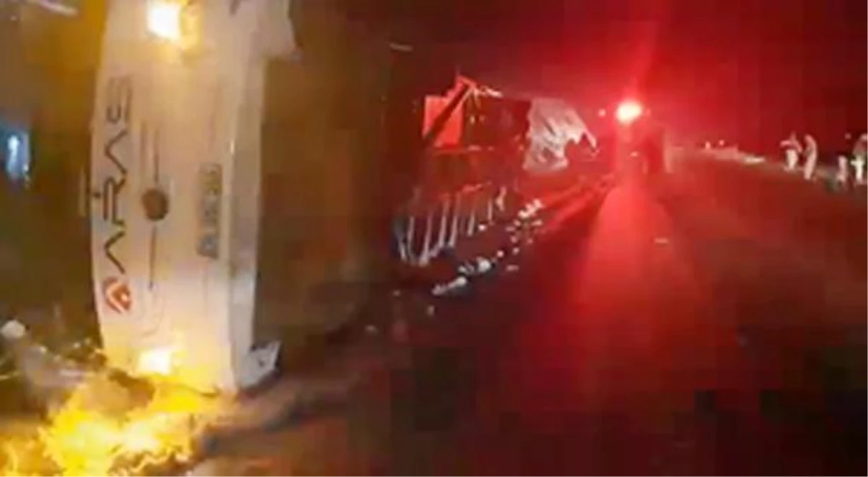 Son dakika haberi: Kars\'ta yolcu otobüsü devrildi; 3 ölü, 10 yaralı (2)