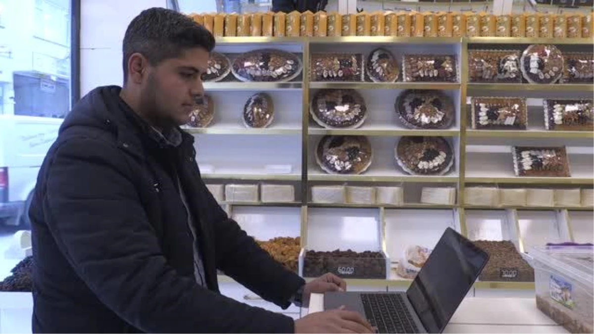 Kayısı satıcıları, AA'nın 'Yılın Fotoğrafları' oylamasına katıldı