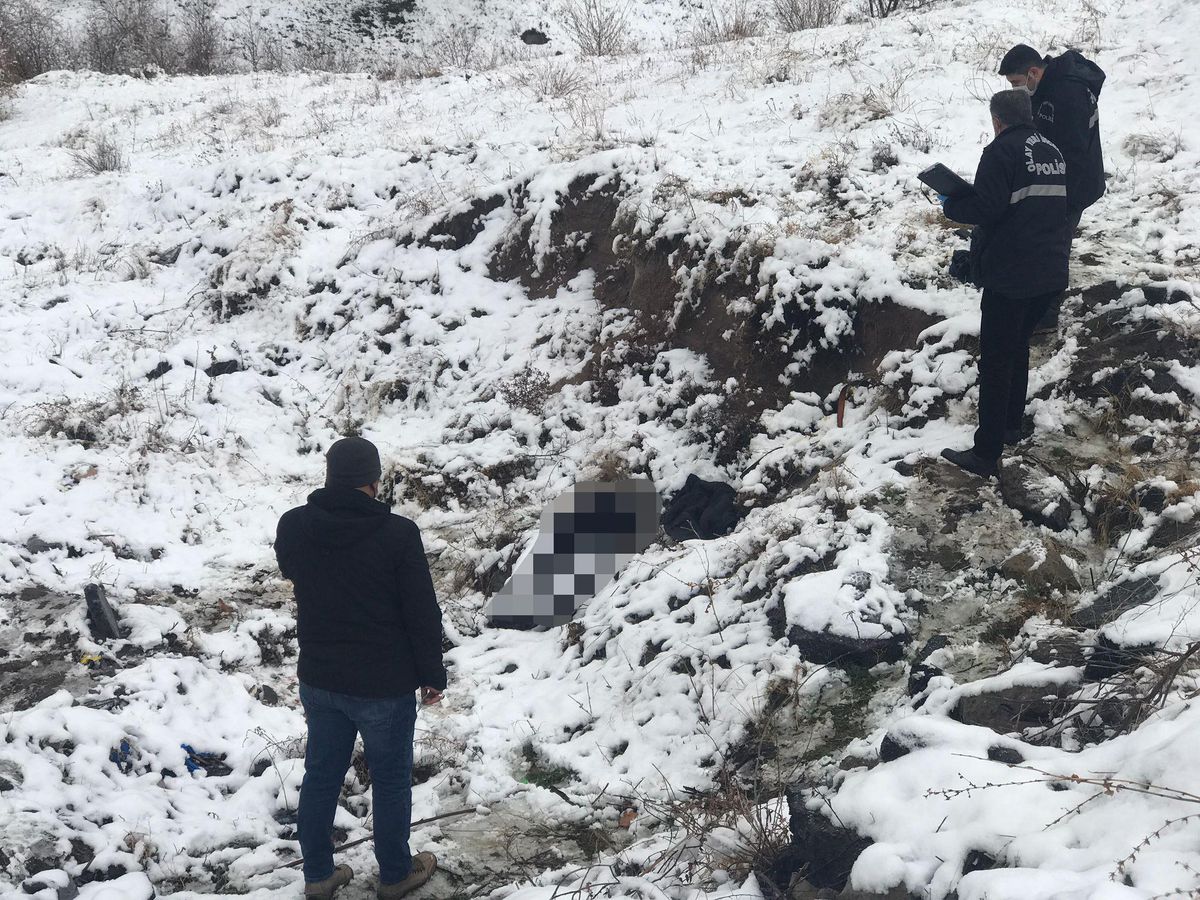 Kayseri\'de arazide erkek cesedi bulundu