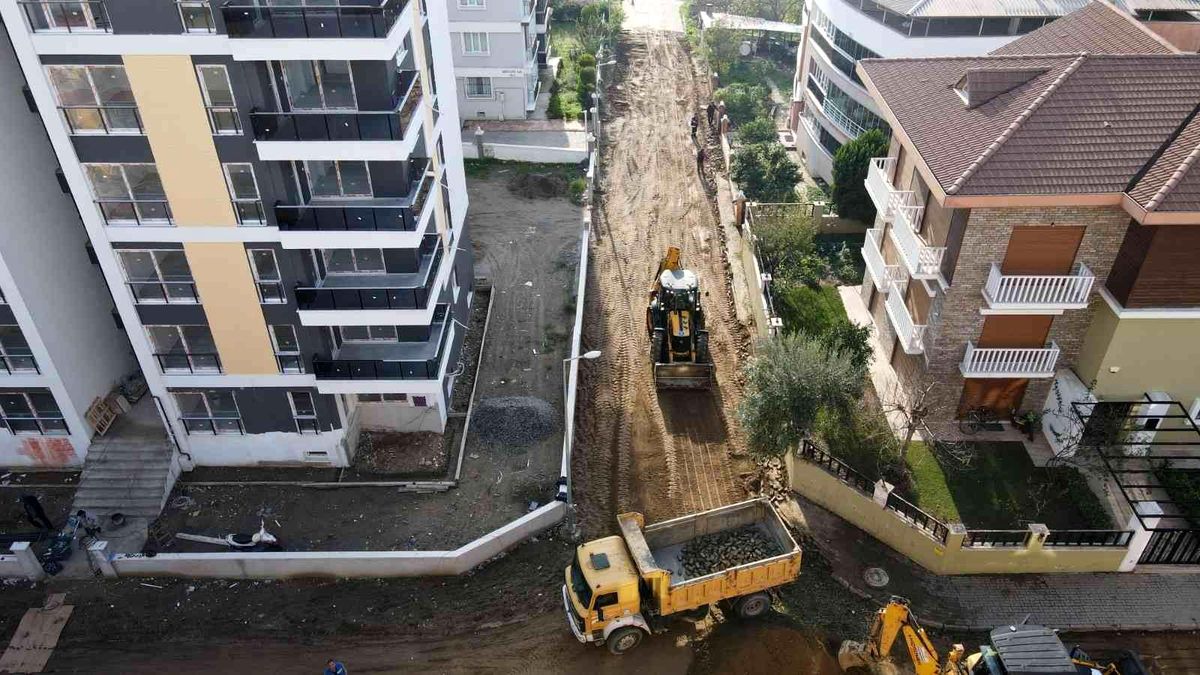 Nazilli Belediyesi yol çalışmaları ile rekor kırıyor