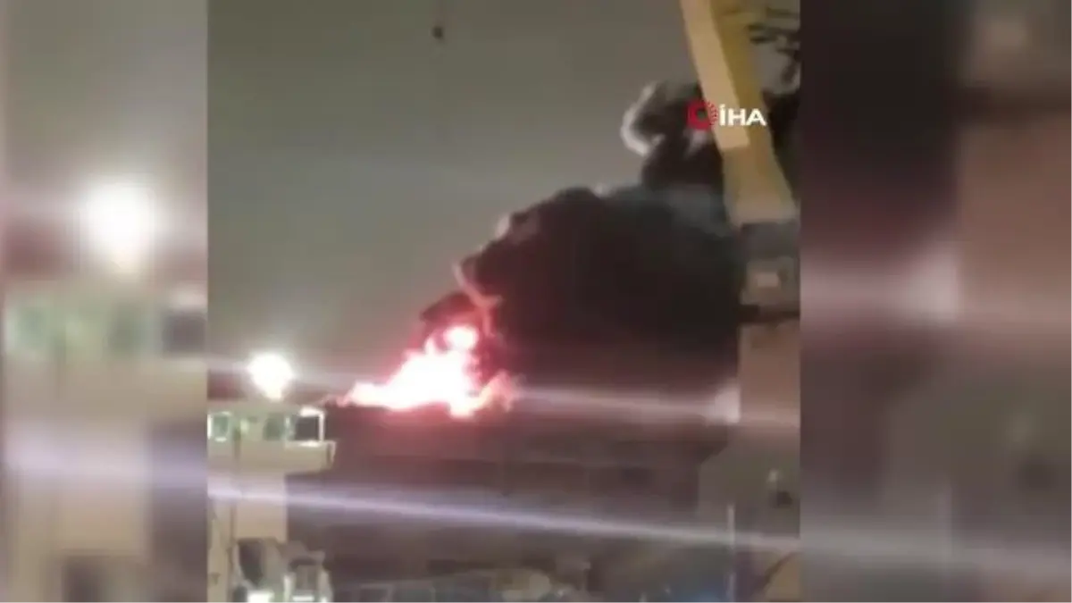 Rus donanması için inşa edilen savaş gemisinde yangın çıktı: 3 yaralı