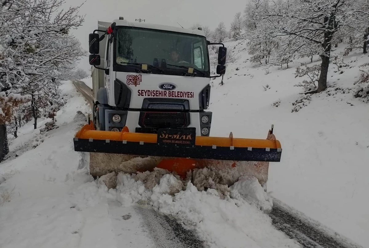 Seydişehir Belediyesinin karla mücadele çalışmaları devam ediyor