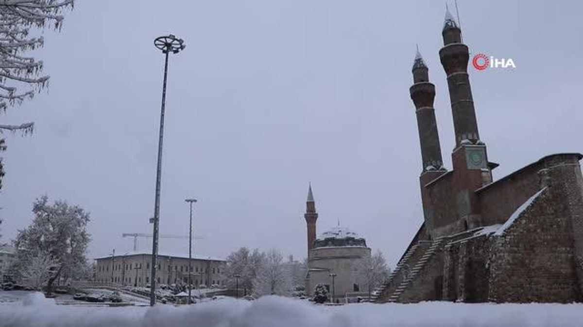 Sivas'ta 40 köy yolu ulaşıma kapandı